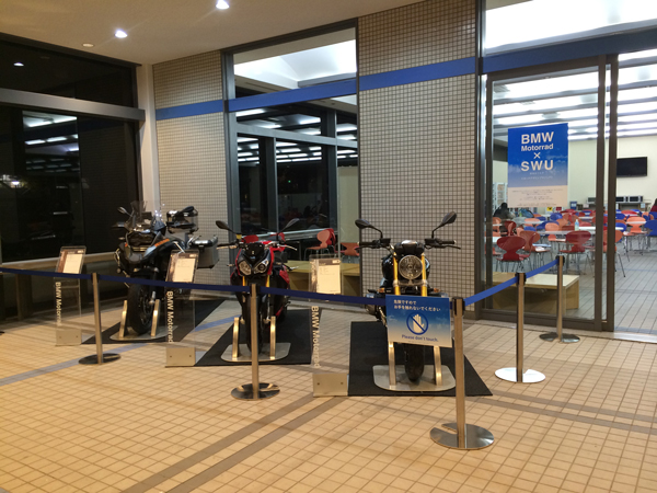 03_exhibition1