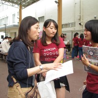 FM世田谷の取材を受ける